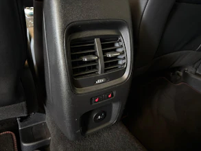 https://vehicle.imgix.net/4311760/256d5ce6-8264-46df-9409-4da595e33a35.jpg