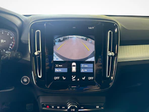 Fahrzeugbild VOLVO XC40 1.5 T2 Momentum + Ruote invernali incluse