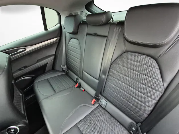 Alfa Romeo Stelvio 2.0 Q4 Sprint / Jetzt mit attraktivem 1.9% Leasing!