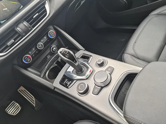 Alfa Romeo Stelvio 2.0 Q4 Sprint / Jetzt mit attraktivem 1.9% Leasing!