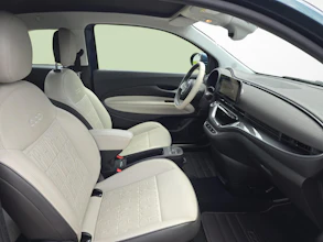 https://vehicle.imgix.net/4312222/59dd6507-be6a-4c75-9934-8b5d7a6e35a4.jpg