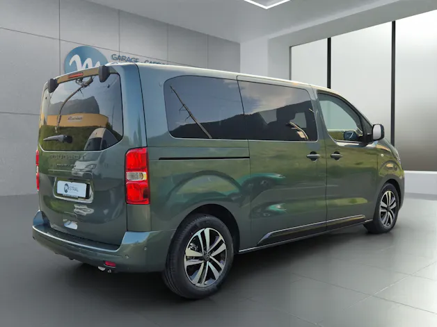 Peugeot Traveller Standard 2.2 BlueHDi 180 Family Edition S/S
