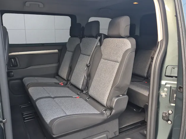 Peugeot Traveller Standard 2.2 BlueHDi 180 Family Edition S/S