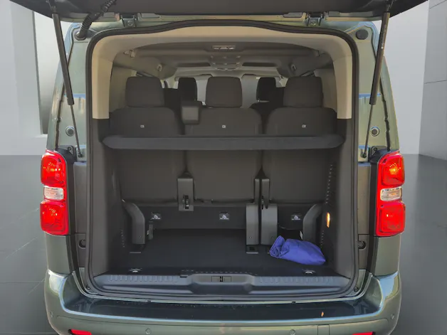 Peugeot Traveller Standard 2.2 BlueHDi 180 Family Edition S/S