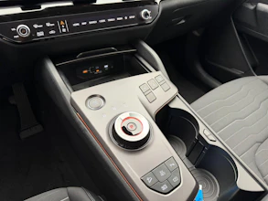 https://vehicle.imgix.net/4312332/a64446d4-9926-4d44-a570-b73a087dfe60.jpg