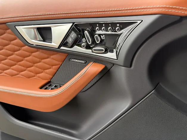 Jaguar F-Type Convertible 5.0 V8 SVR AWD 575 PS