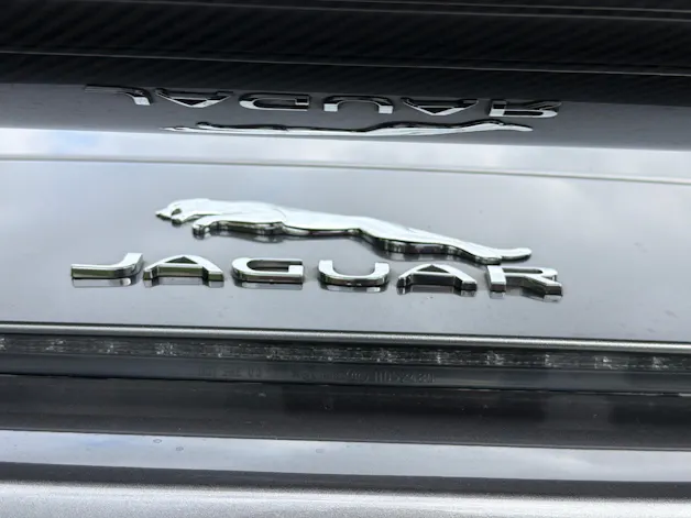 Jaguar F-Type Convertible 5.0 V8 SVR AWD 575 PS