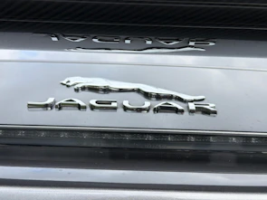 Fahrzeugbild JAGUAR F-Type Convertible 5.0 V8 SVR AWD 575 PS