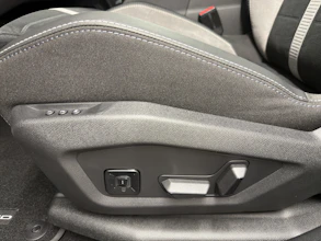 https://vehicle.imgix.net/4312361/1f5adae3-fd80-46cc-96d9-57b5e1962ca9.jpg