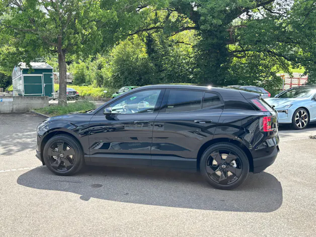 Volvo EX30 E60 Plus Swiss Black Edition