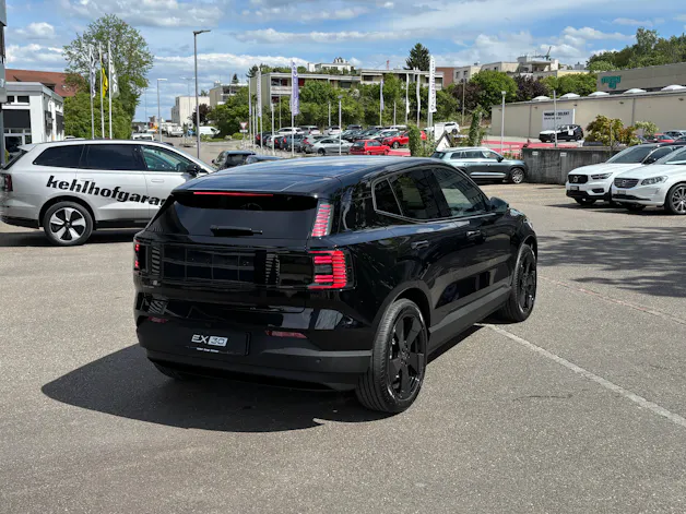Volvo EX30 E60 Plus Swiss Black Edition