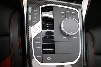 https://vehicle.imgix.net/4312584/21f61708-5422-47ed-b9a3-eede278493ef.jpg