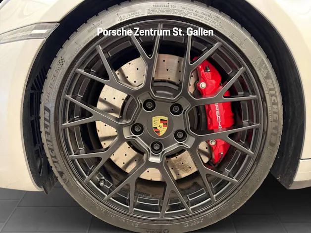Porsche 911 Carrera 4 GTS