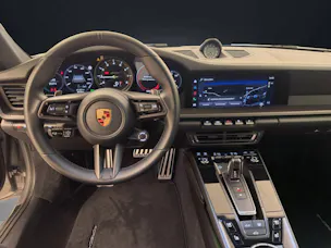 PORSCHE 911 Carrera 4 GTS