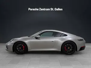 PORSCHE 911 Carrera 4 GTS