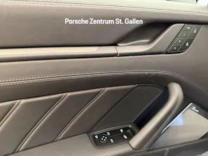 Porsche 911 Carrera 4 GTS