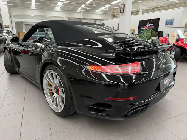 Porsche 911 Turbo S Cabrio PDK