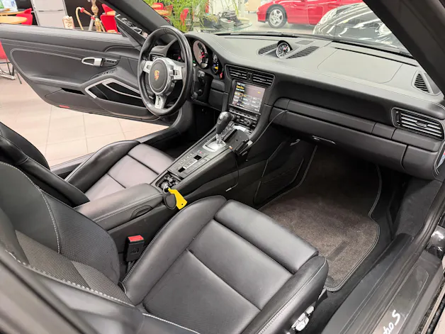 Porsche 911 Turbo S Cabrio PDK