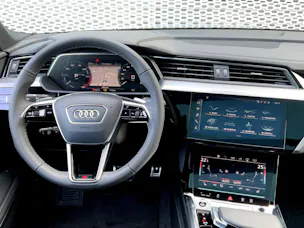 Audi Q8 50 e-tron S line quattro