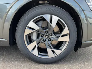 Audi Q8 50 e-tron S line quattro