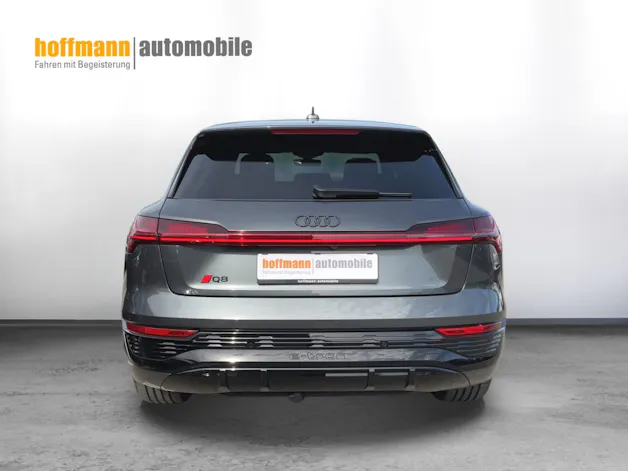 Audi Q8 50 e-tron S line quattro