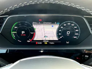 Audi Q8 50 e-tron S line quattro