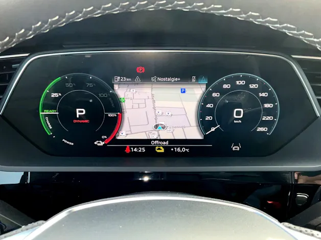 Audi Q8 50 e-tron S line quattro