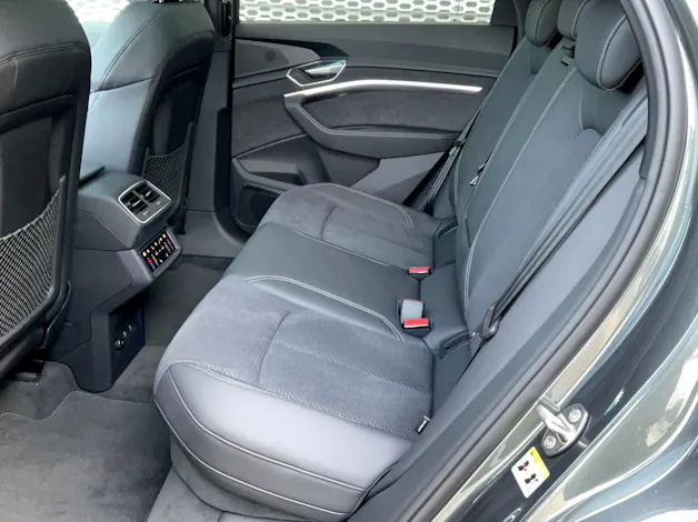 Audi Q8 50 e-tron S line quattro