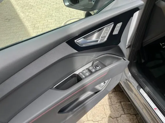 Audi Q4 e-tron 45 Edition Swiss Ski quattro