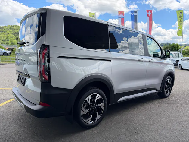 Ford Tourneo Bus 340 L1H1 PHEV Active