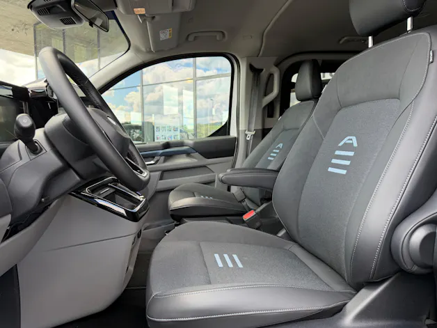 Ford Tourneo Bus 340 L1H1 PHEV Active