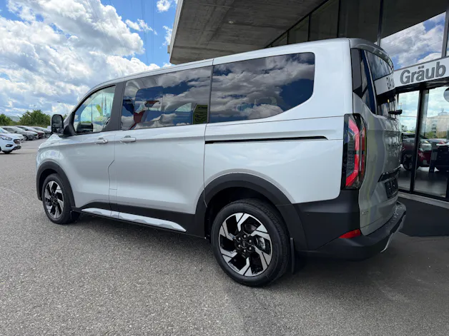 Ford Tourneo Bus 340 L1H1 PHEV Active