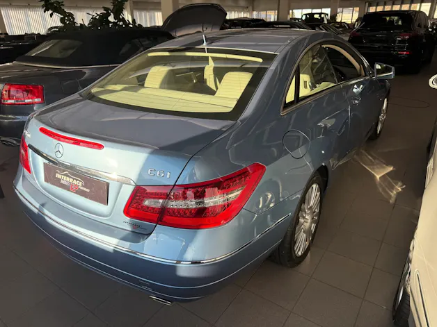 Mercedes-Benz E 350 CGI BlueEfficiency 7G-Tronic