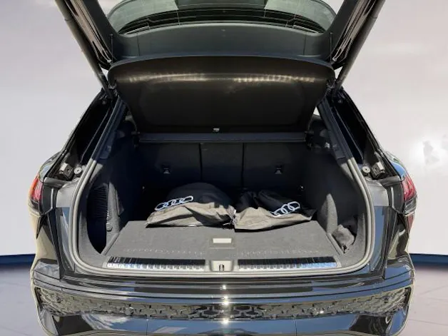 Audi Q3 SUV e-hybrid 200 kW S tronig