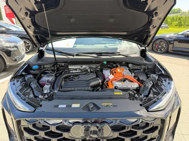 Audi Q3 SUV e-hybrid 200 kW S tronig