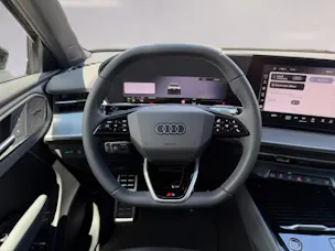 Audi Q3 SUV e-hybrid 200 kW S tronig