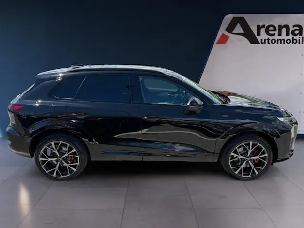 Audi Q3 SUV e-hybrid 200 kW S tronig