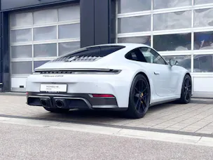 Porsche 911 Carrera 4 GTS