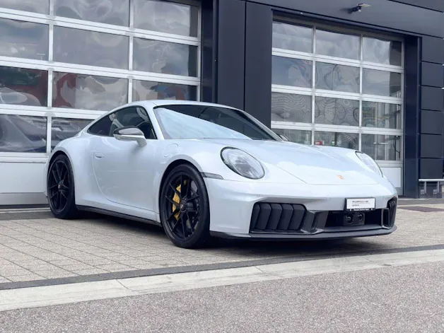 Porsche 911 Carrera 4 GTS