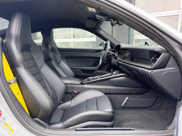 Porsche 911 Carrera 4 GTS