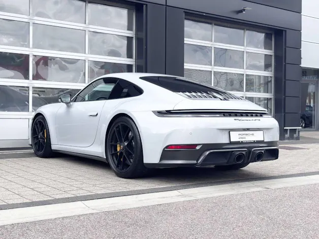 Porsche 911 Carrera 4 GTS