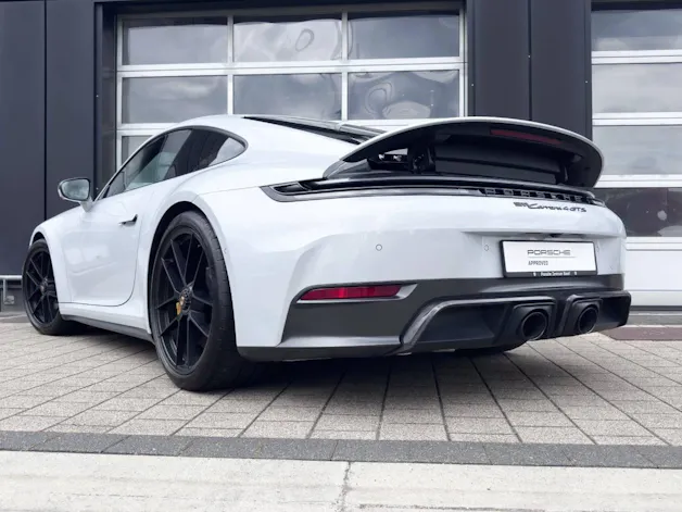 Porsche 911 Carrera 4 GTS