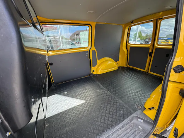 VW T6.1 2.0 TDI Kawa DSG mit 2-Schiebetüren + Klima