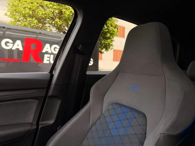 VW Golf 2.0 TSI 333 PS 4MOTION R BLACK EDITION *** AKRAPOVIC ABGAS & PANORAMAGLASDACH ***
