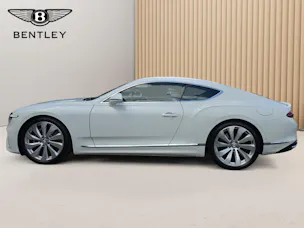 Bentley Continental GT V8 PHEV 680 PS/ 1.9% Leasing möglich.
