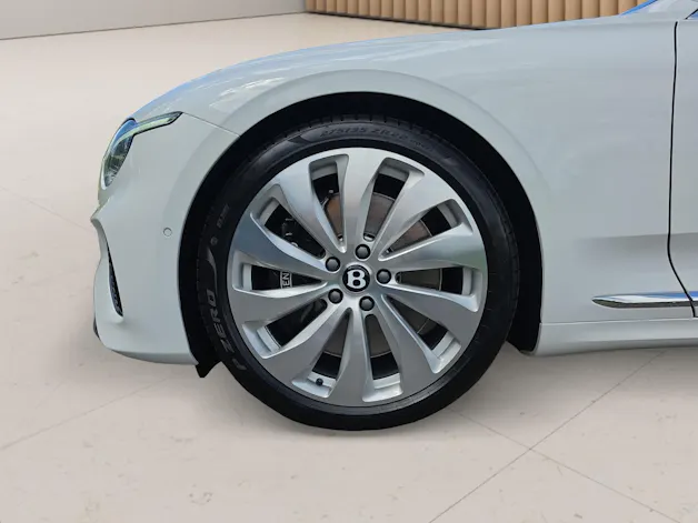 Bentley Continental GT V8 PHEV 680 PS/ 1.9% Leasing möglich.