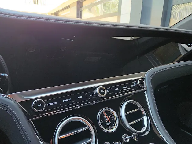 Bentley Continental GT V8 PHEV 680 PS/ 1.9% Leasing möglich.