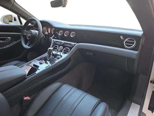 Bentley Continental GT V8 PHEV 680 PS/ 1.9% Leasing möglich.
