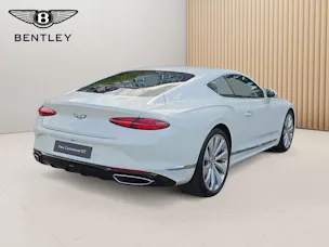 Bentley Continental GT V8 PHEV 680 PS/ 1.9% Leasing möglich.
