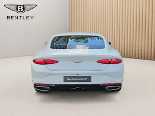 Bentley Continental GT V8 PHEV 680 PS/ 1.9% Leasing möglich.